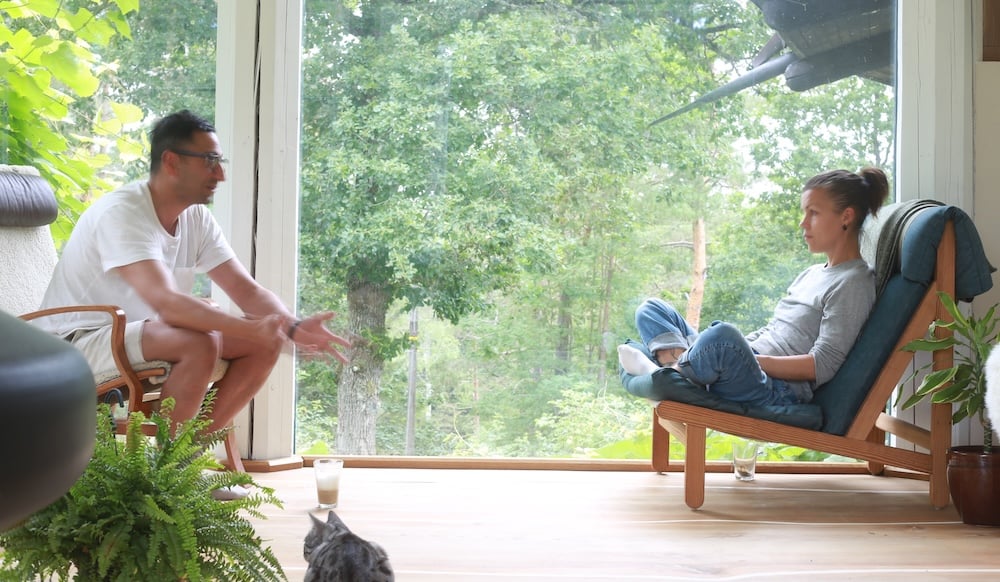 liv-raissi-therapy-session-sitting-in-relaxing-environment